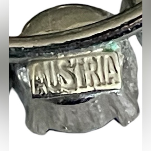 Bundle of Vintage Silver-Tone Rhinestone Brooch and Blue Rhinestone Ring - Picture 4 of 6